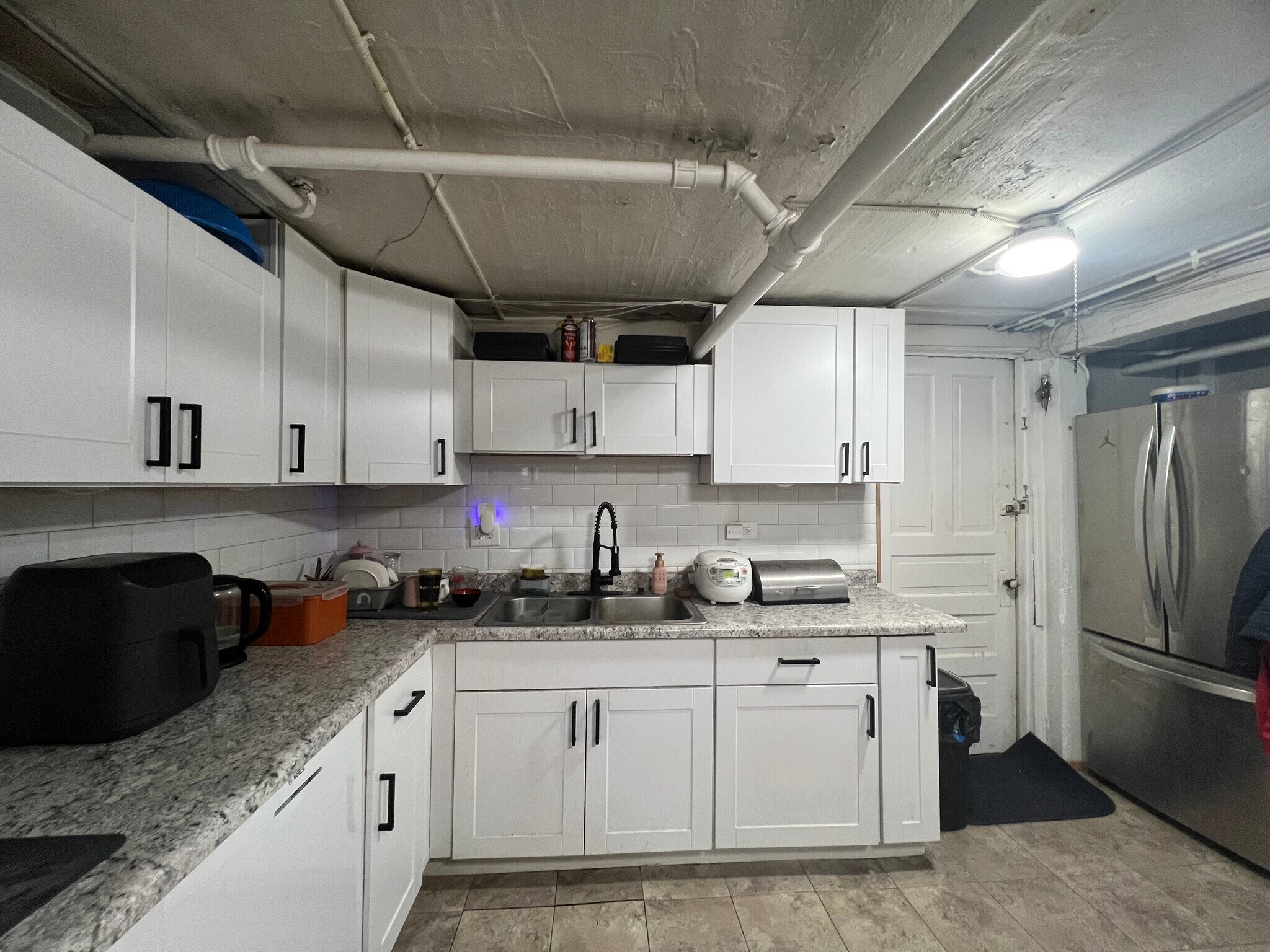 Building Photo - 1620 W Thome Ave