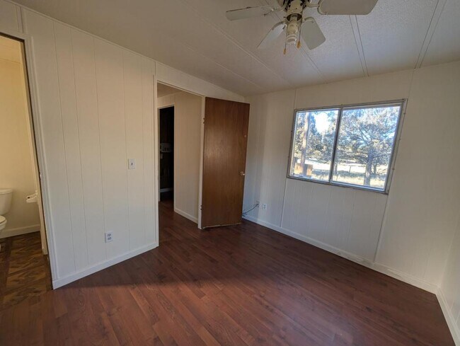 Building Photo - 18528 Henwas Loop