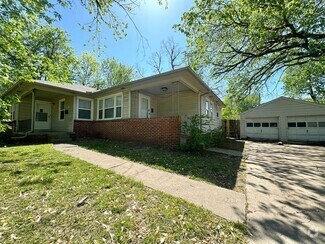 Building Photo - Cozy 2-bedroom 1-bathroom duplex Located i...