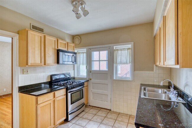 Building Photo - 6601 Alamo Ave