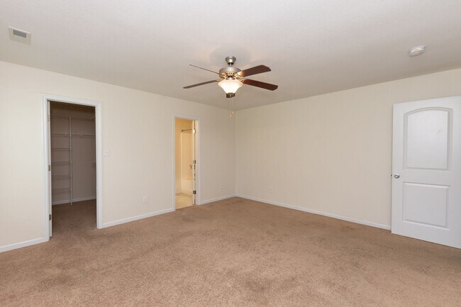 Building Photo - 3 Bedrooms and a bonus room in Richlands (Will include lawn service with increased rents)