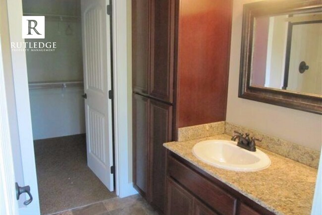 Building Photo - Gorgeous End Unit Townhome in The Heart of...