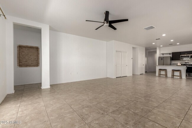 Building Photo - 5267 E Diatomite Dr