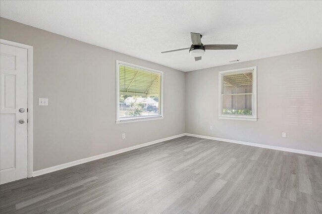 Building Photo - Recently Renovated 2-Bedroom Home – 1.5 Mi...