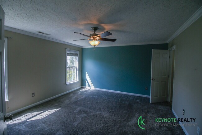 Building Photo - Gorgeous 3 Bedroom, 3 Bathroom Home Availa...