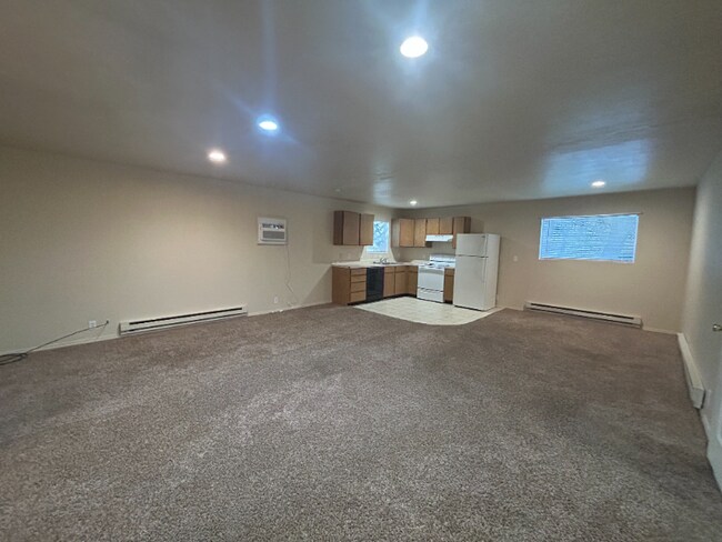 Building Photo - 950 Sparks St N