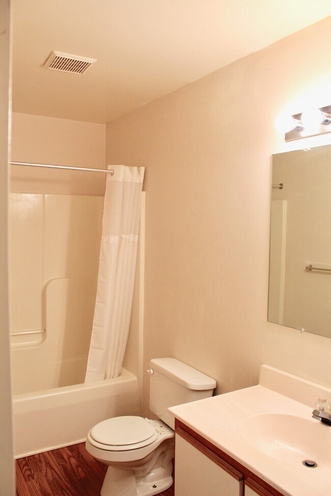Building Photo - 578 Pheasant Run Cir