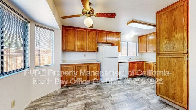 Building Photo - 7474 Mercedes Way