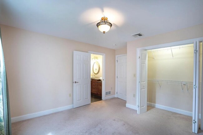 Building Photo - 4 Bedroom House For Rent