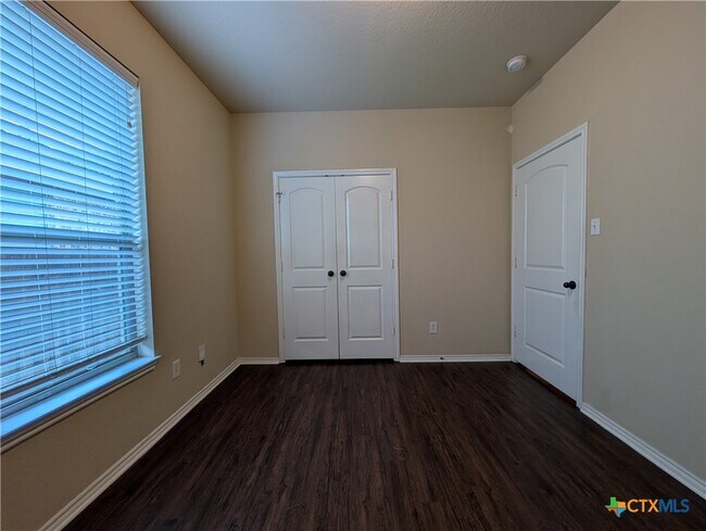 Building Photo - 298 Rosalie Dr