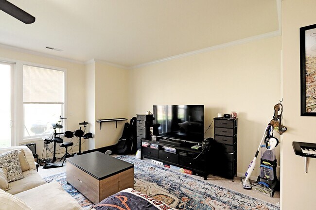 Building Photo - Pet-Friendly & Convenient to The Shops at Stonefield