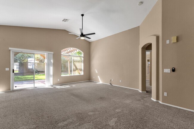 Building Photo - 647 W Fremont Dr