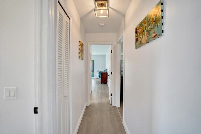 Building Photo - 4840 Greentree Ln