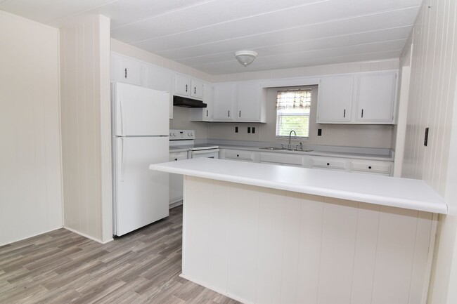 Building Photo - Spacious & Updated Double-Wide Home on a L...