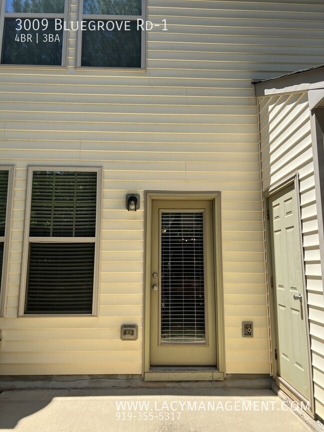 Building Photo - 3009 Bluegrove Rd