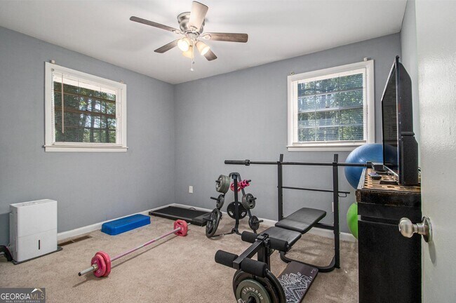 Building Photo - 127 Ruzelle Dr SE