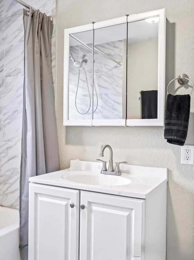 Building Photo - 2565 Pierce St