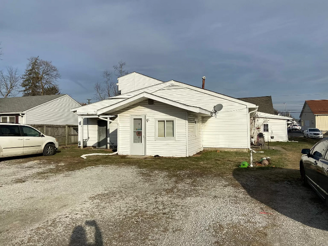 Primary Photo - 906 W South St