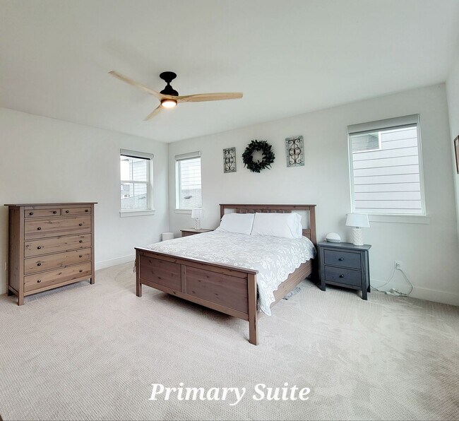 Building Photo - Spacious, Modern and Immaculate 4 bedroom, Convenient Location in Poulsbo