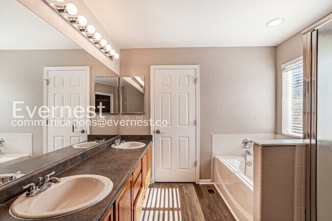 Building Photo - Spacious Home with Fenced Backyard and 2-Car Garage / 4 Bed, 3 Bath  / Voucher Accepted / Coming ...