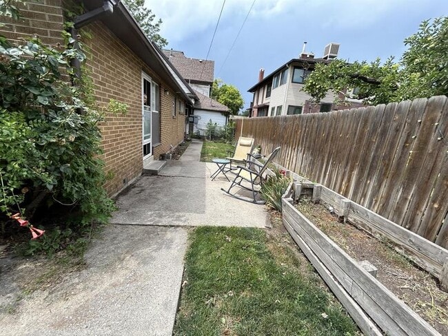 Building Photo - 909 Browning Ave