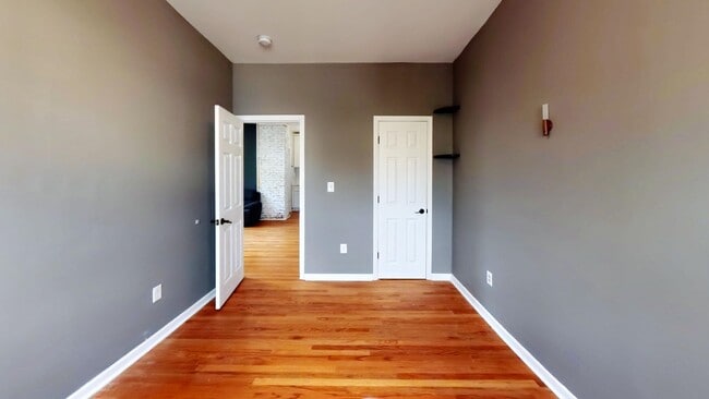 Building Photo - 305 Cator Ave