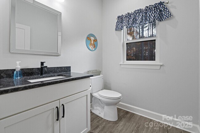 Building Photo - 122 Rutan Ct