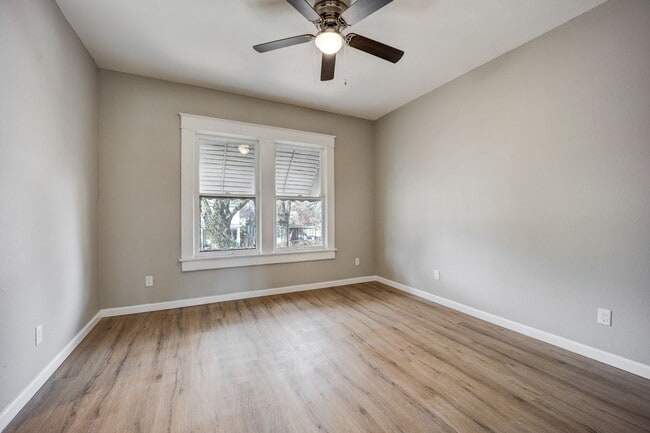 Building Photo - Freshly Updated 4 Bedroom House