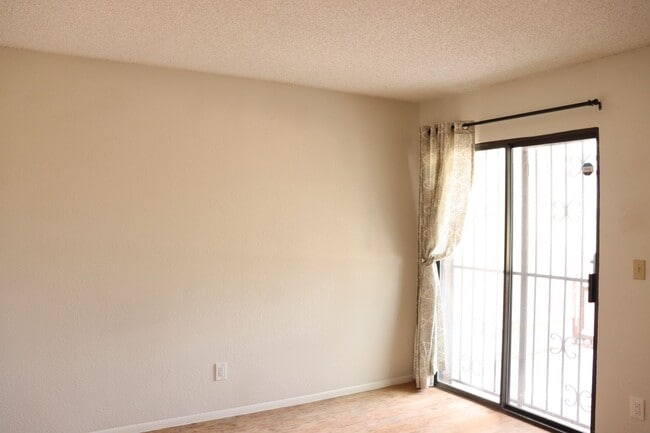 Building Photo - Great Townhouse