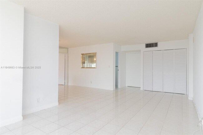 Building Photo - 17021 N Bay Rd
