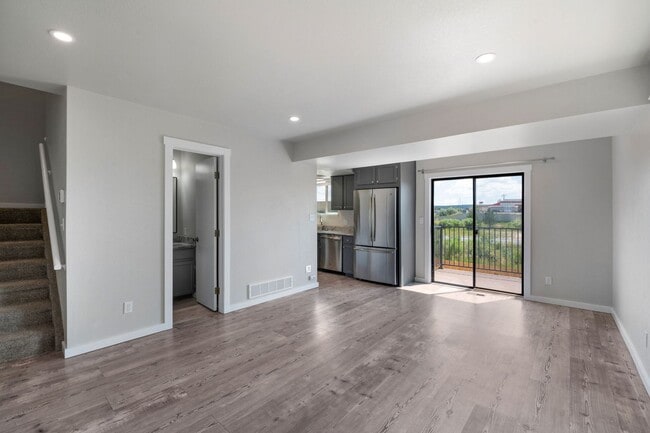 Building Photo - remodeled Monument town home