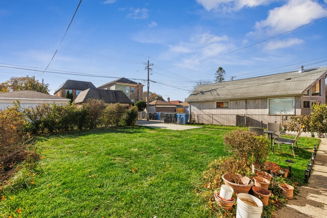 Building Photo - 2645 W Gregory St