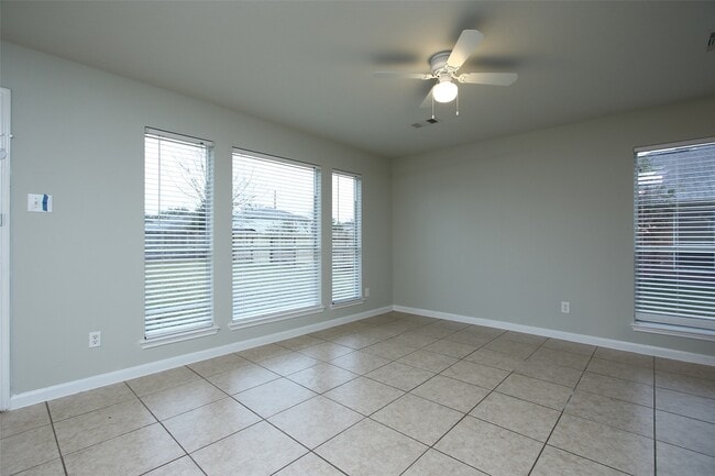 Building Photo - 527 Richcrest Dr