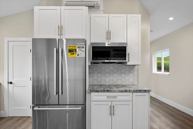 Building Photo - Coming Soon! Luxury 2 bedroom 2 bath with ...