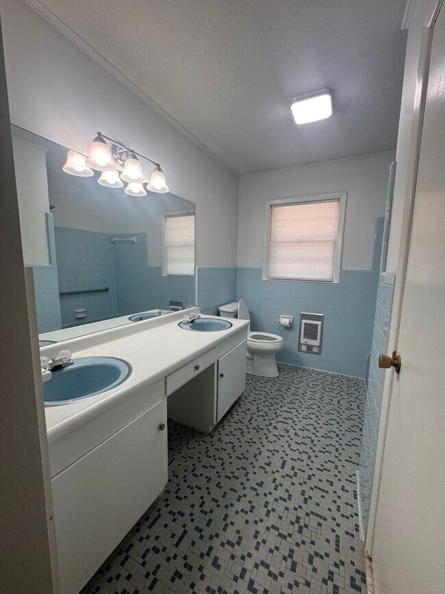 Building Photo - Spacious Brick Ranch on 3 Private Acres in Commerce