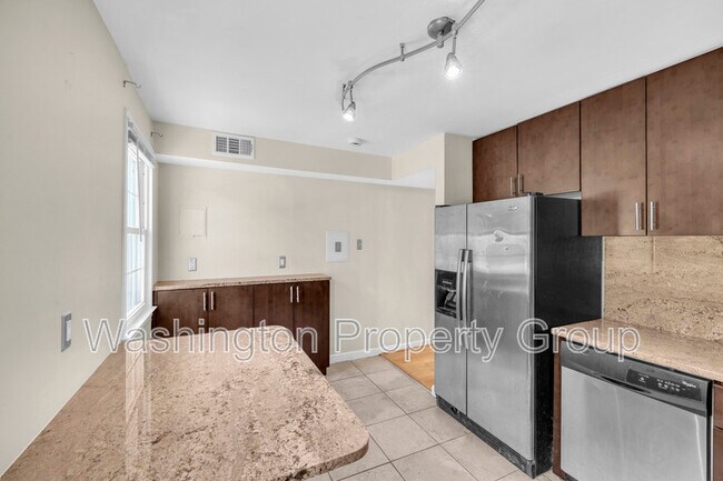 Building Photo - 736 Quince Orchard Blvd