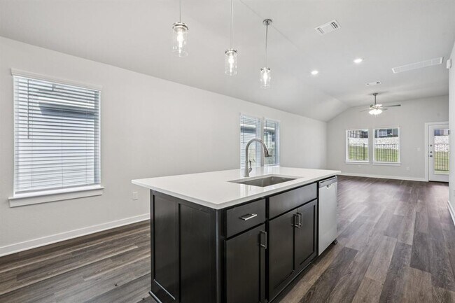 Building Photo - 2236 Delano Dr