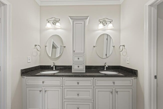 Building Photo - 2455 Pilgrim Rd