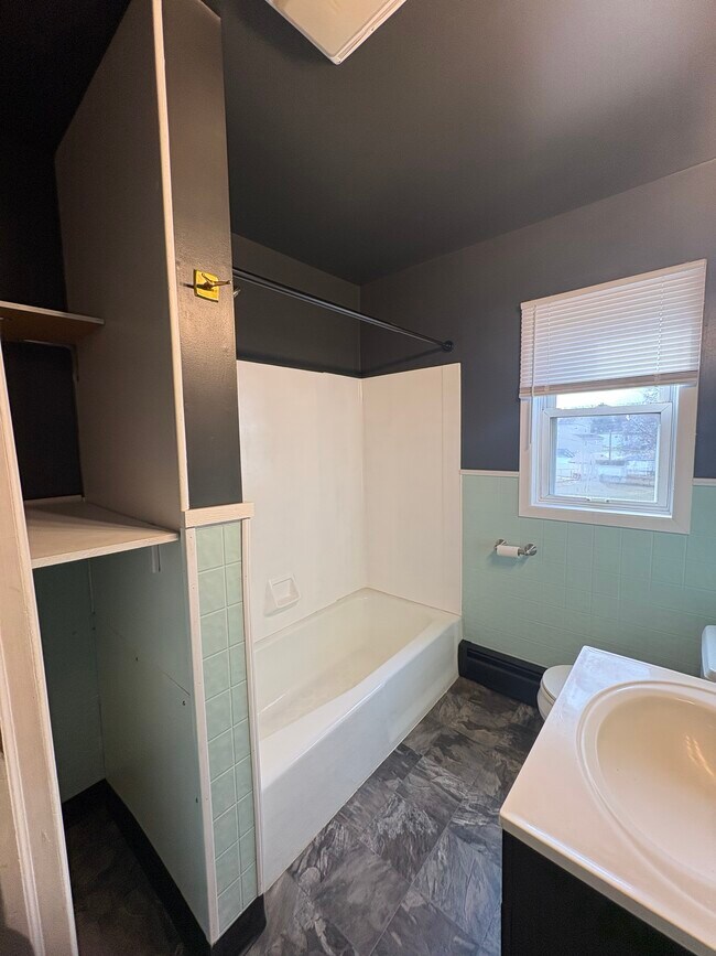 Building Photo - 23 St David St