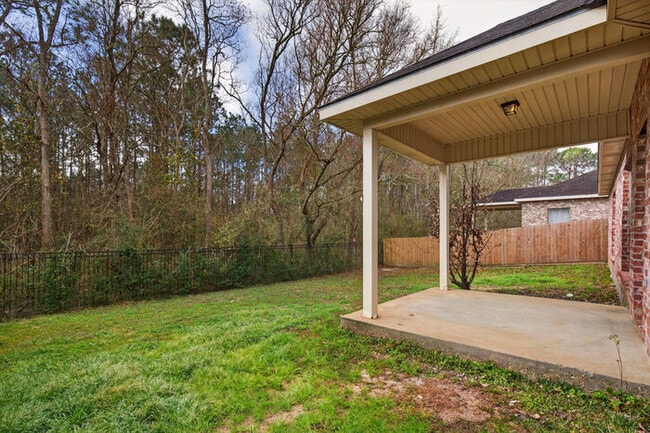 Building Photo - 10277 English Manor Dr