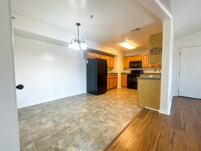 Building Photo - 8212 N Cedar Springs Rd