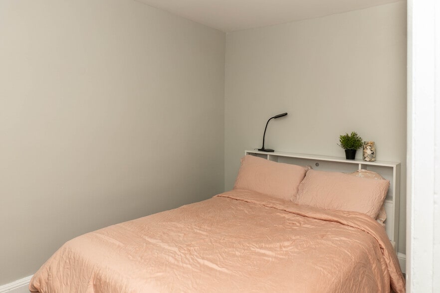 Building Photo - 1230 Mercy St