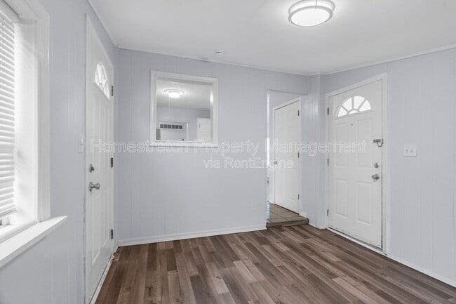 Building Photo - 235 Moule Dr