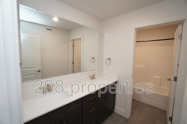 Building Photo - 245 E Caldera St
