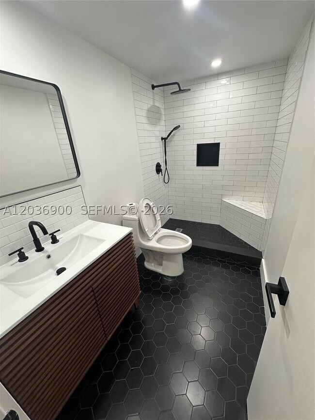 Building Photo - 10090 NW 80th Ct
