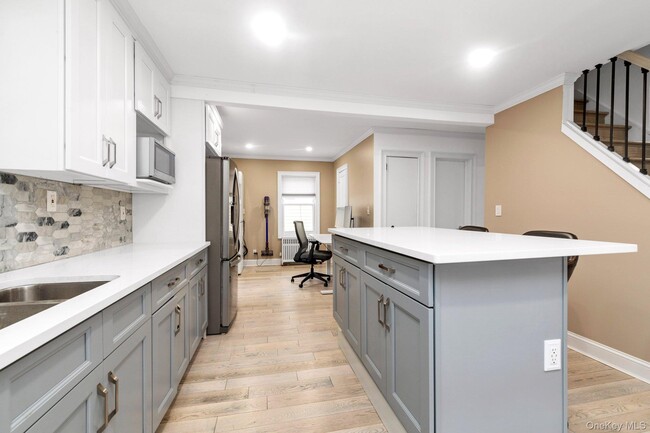 Building Photo - 98 Ethel St