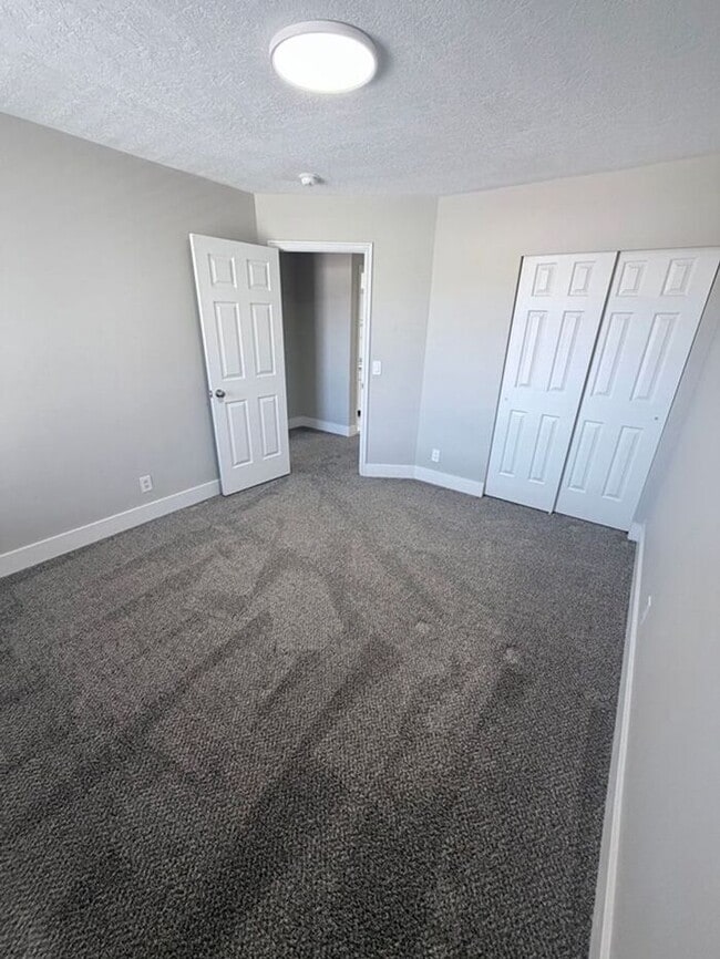 Building Photo - WEST JORDAN 5 BED, 4 BATH HOME