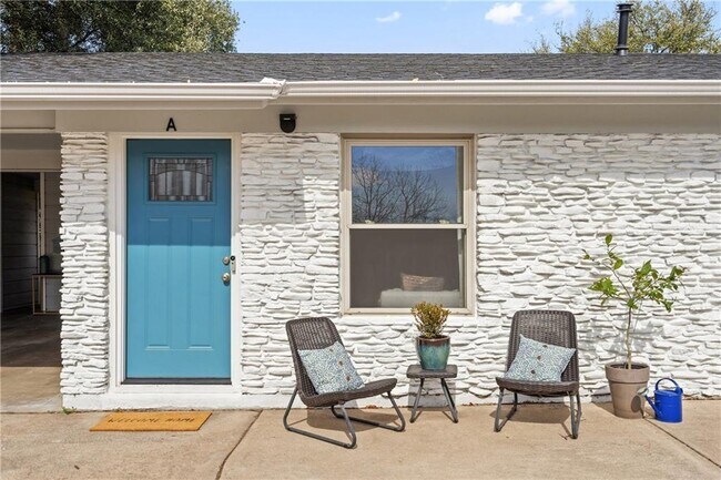 Building Photo - 4908 Rowena Ave