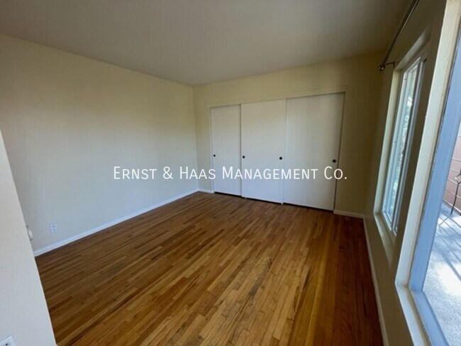 Building Photo - 159 Roycroft Ave