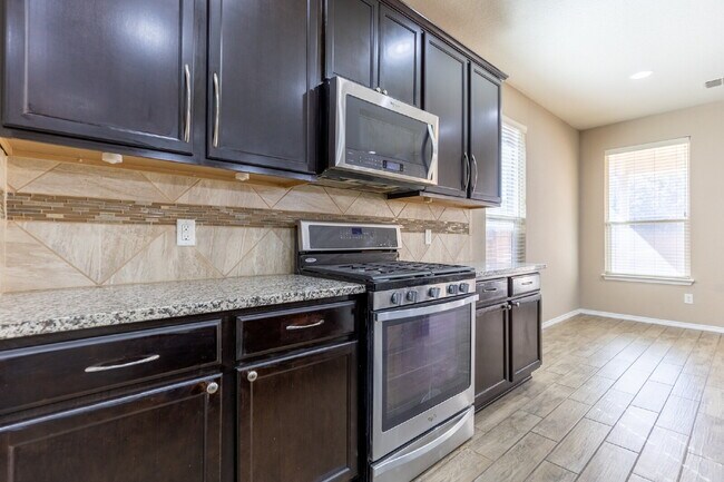 Building Photo - 27527 Paseo Mesa